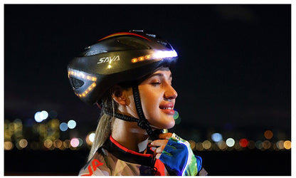 Fahrrad-/Scooter-Helm mit Licht und Blinker